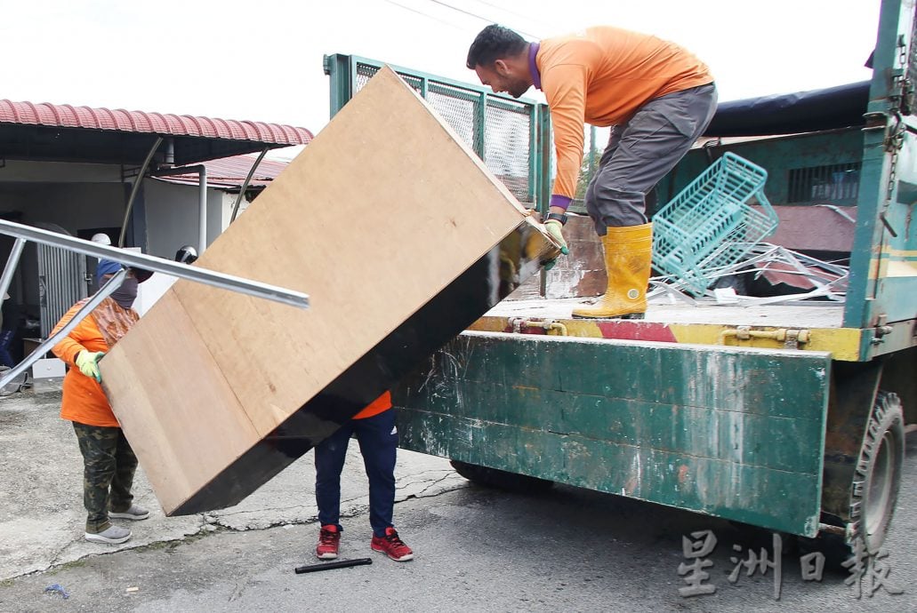 怡市厅动用18罗里90人力 18日起接连8天收大型垃圾