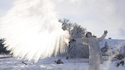 -44.5℃！ 中国“最冷小镇”  冷到冒烟泼水成冰