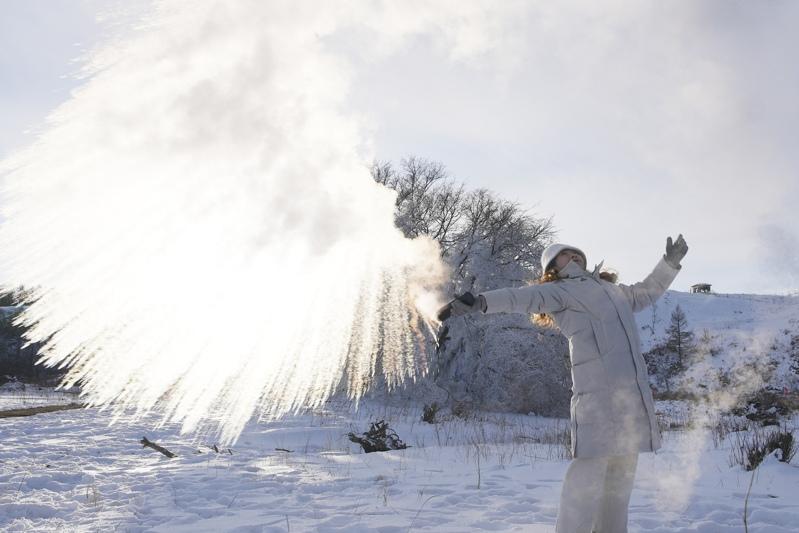 拼盘∕-44.5℃！ 中国“最冷小镇”冷到冒烟、泼水成冰