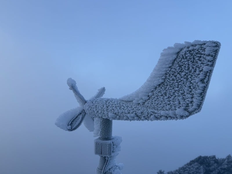 拼盘∕冷气团袭台 玉山下雪了 主峰步道积雪2公分