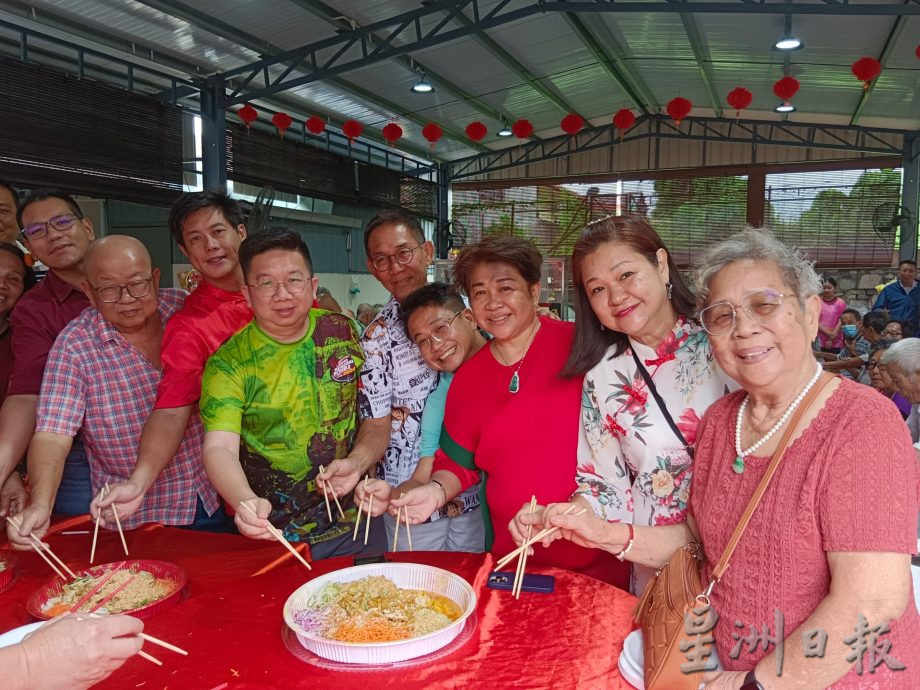 新希望慈善环保敬老宴 长者祝福红包回馈报效人