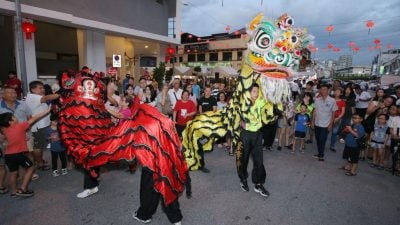 文化演出吸引人潮   八角楼新春步行街热闹