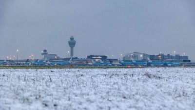 欧洲雪冰交上百加航班停飞   打乱2025年旅游季尾声交通