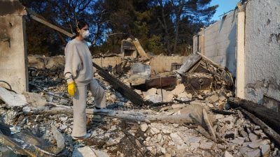 洛城当局应对野火不力遭究责 灾区实施宵禁防不法行为