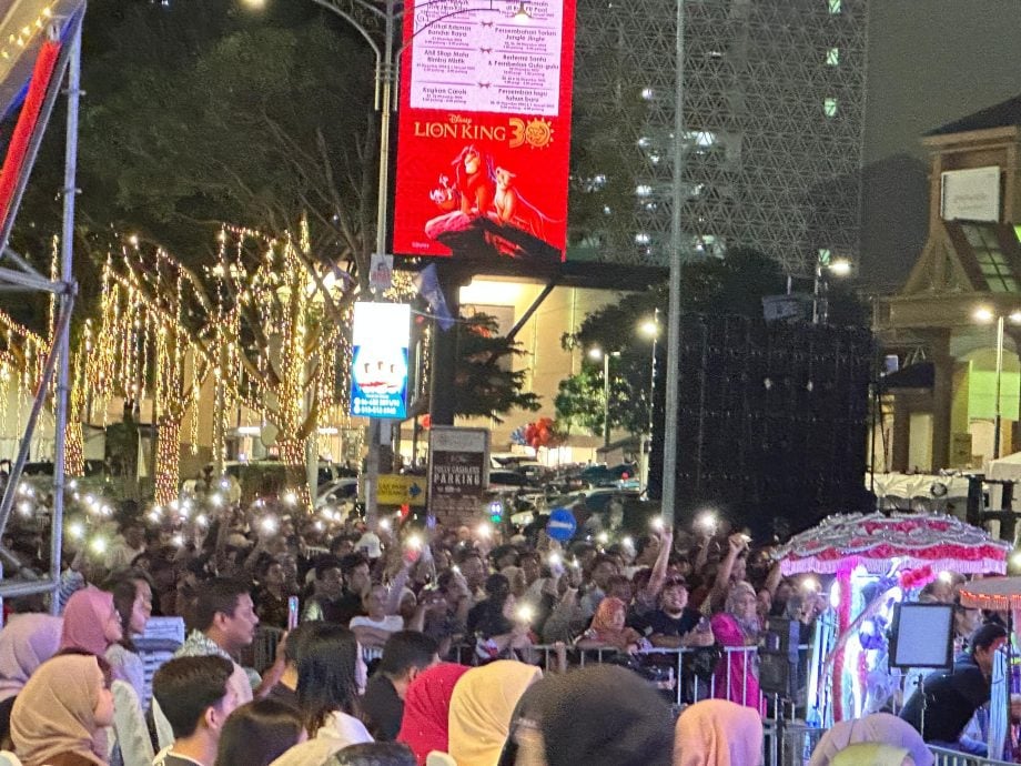 甲倒数活动变露天演唱会 获5万人次捧场