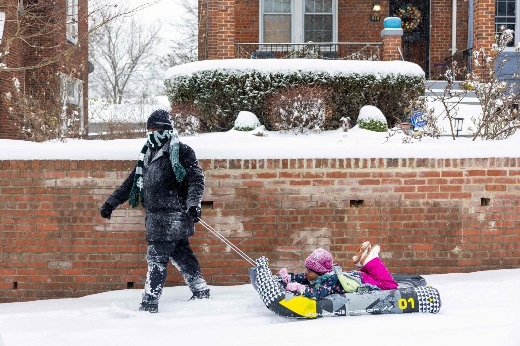 看世界 美东暴雪冻雨 瘫痪交通酿5死