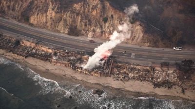 完全失控 美洛杉矶山火已致10死