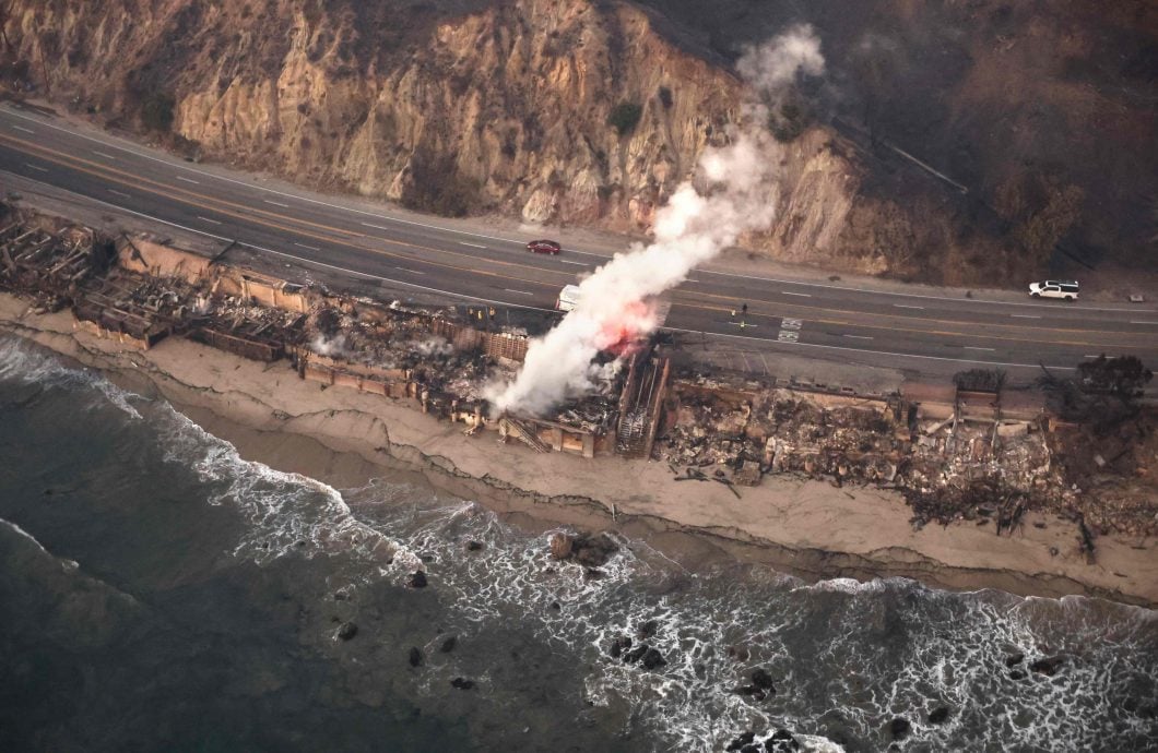 美国洛杉矶山火已致10人死亡