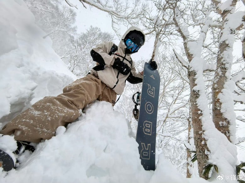 谢霆锋带Lucas滑雪　上演温馨亲子互动	