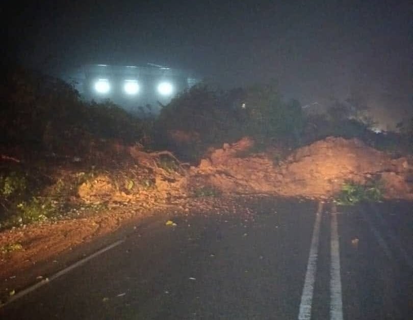 金马仑甘榜拉惹土崩  中午已恢复通车