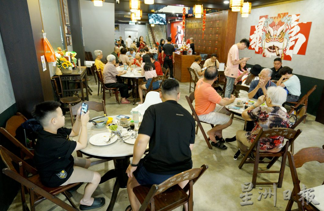 霹：封面主文／怡市新年气氛浓 涨价无阻尝美食