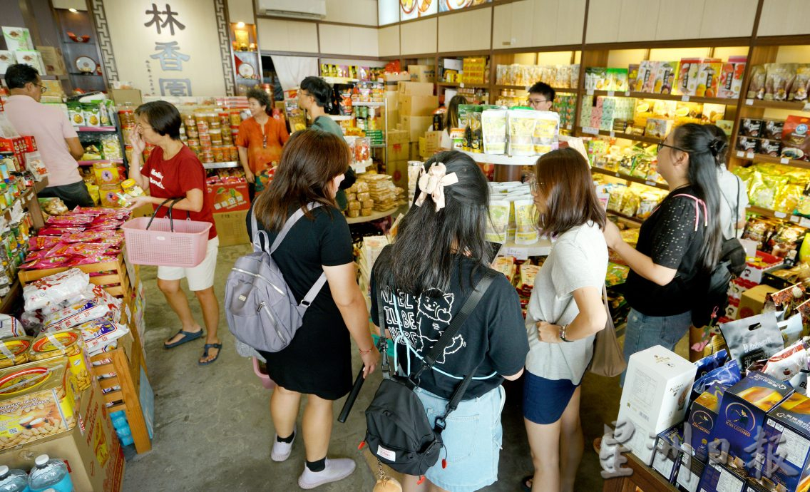 霹：封面主文／怡市新年气氛浓 涨价无阻尝美食