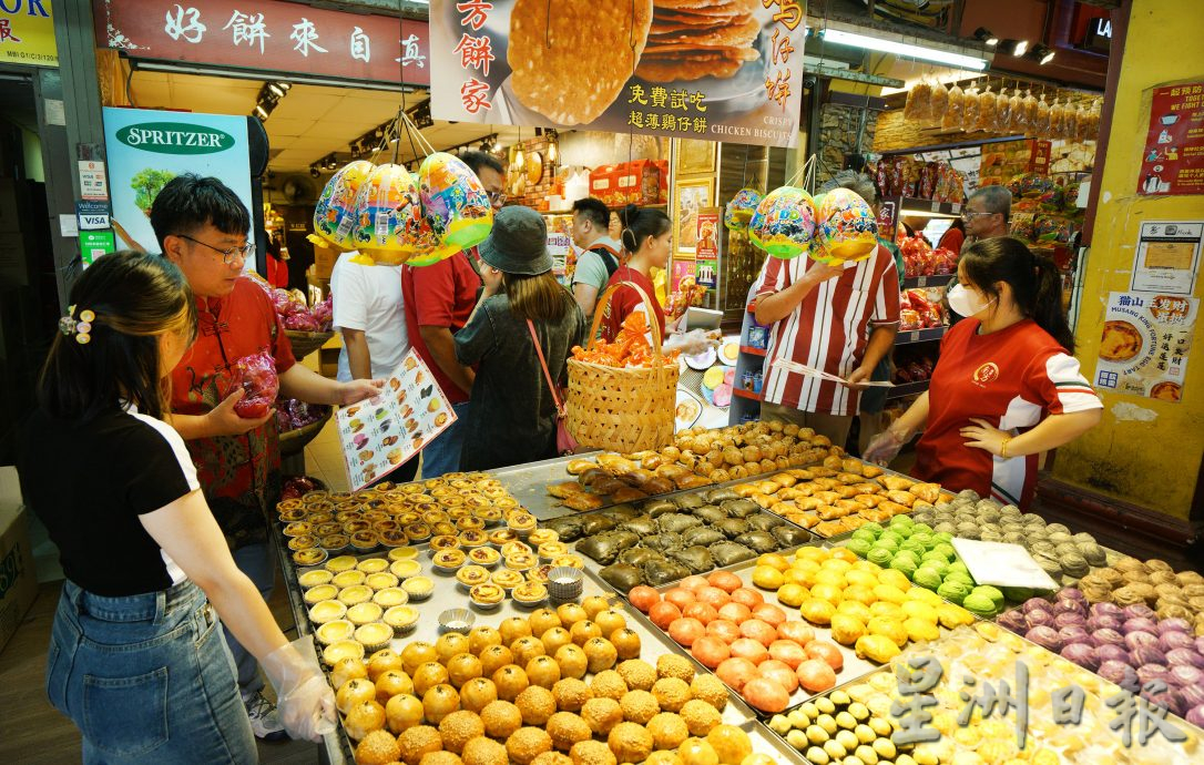 霹：封面主文／怡市新年气氛浓 涨价无阻尝美食