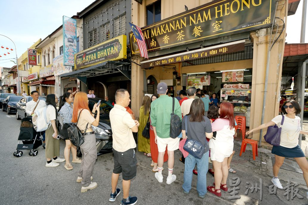 霹：封面主文／怡市新年气氛浓 涨价无阻尝美食