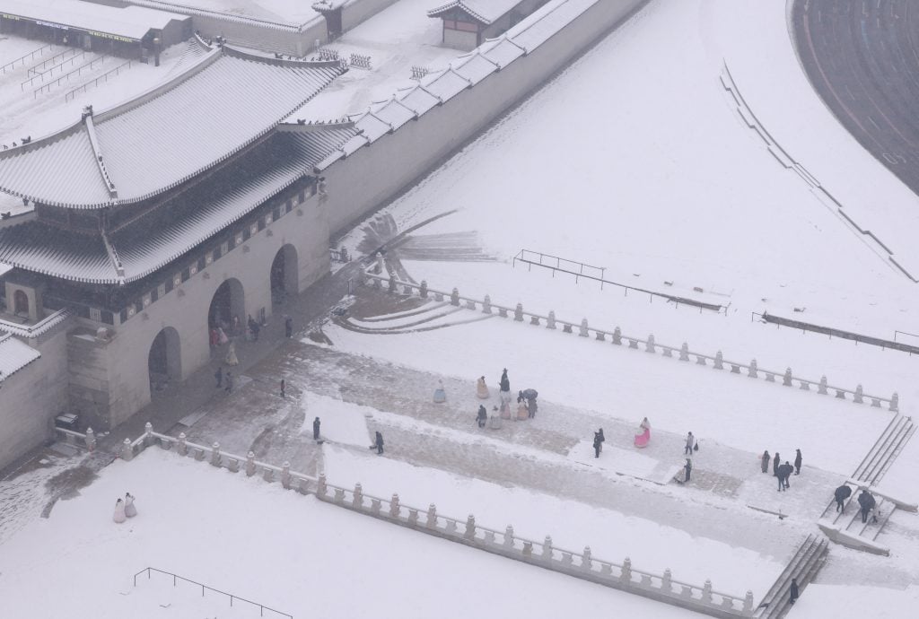 韩国首都圈及江原地区普降大雪 政府启动一级响应