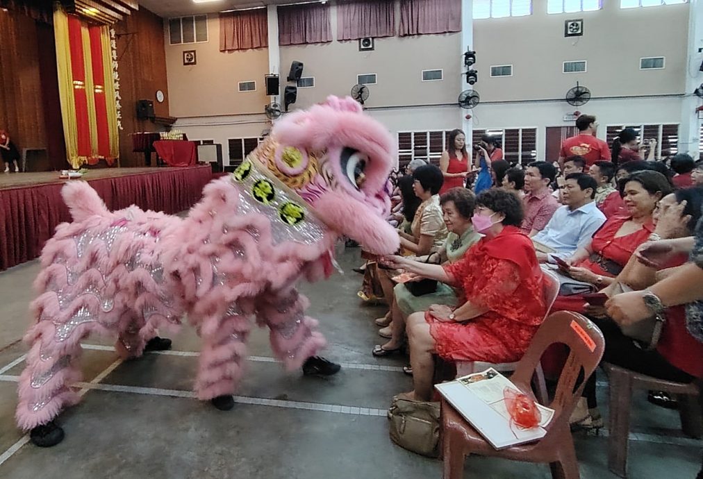 首次联办迎春庆典活动 圣母中小学温馨团聚