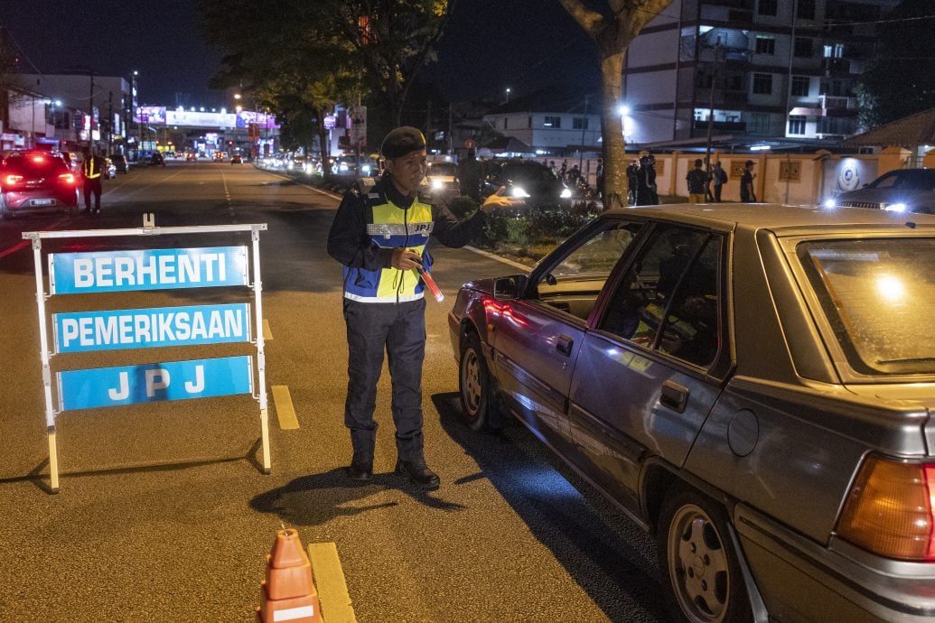 验车验尿捉改装车 跨年夜查逾万交通工具