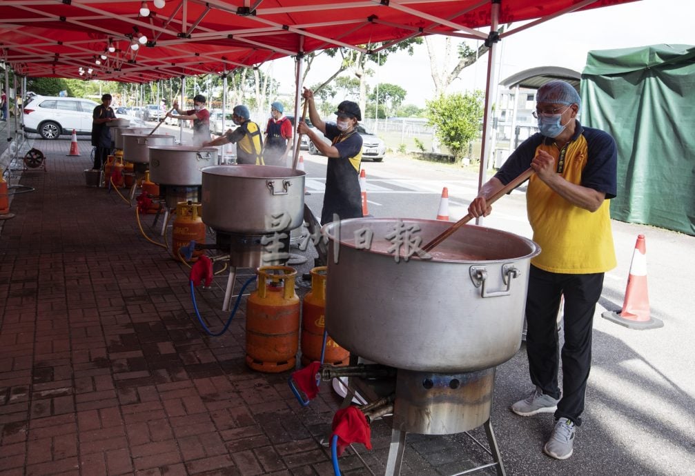 星角摄：新马寺逾8万碗腊八粥结缘 