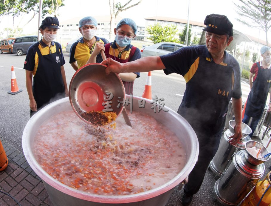 星角摄：新马寺逾8万碗腊八粥结缘 