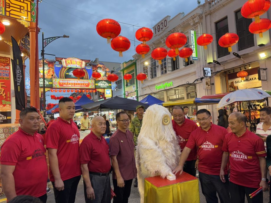 （古城封底主文）甲春节年景嘉年华会雨中开幕