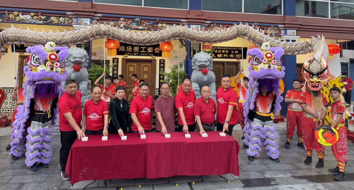 （古城封底主文）甲春节年景嘉年华会雨中开幕