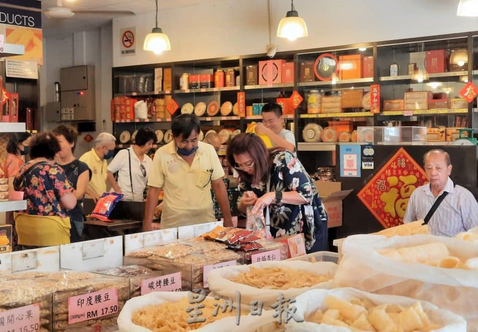 （古城封面主文) 春节到了，中国罐头鲍鱼价廉物美占本地市场的80%