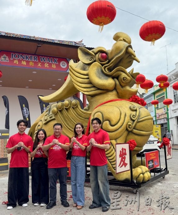 “发财貔貅”进驻·明日升空坐镇鸡场街