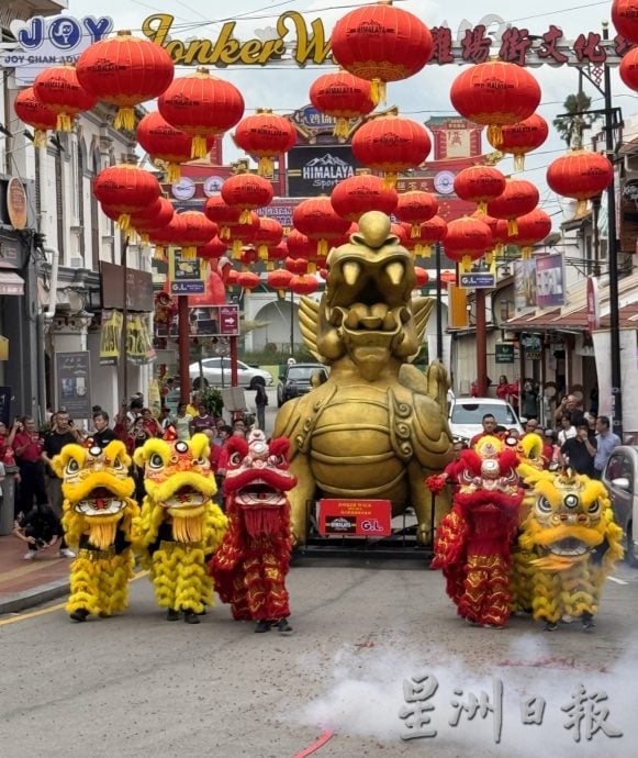 “发财貔貅”进驻·明日升空坐镇鸡场街