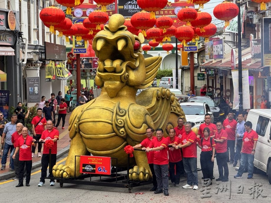 “发财貔貅”进驻·明日升空坐镇鸡场街