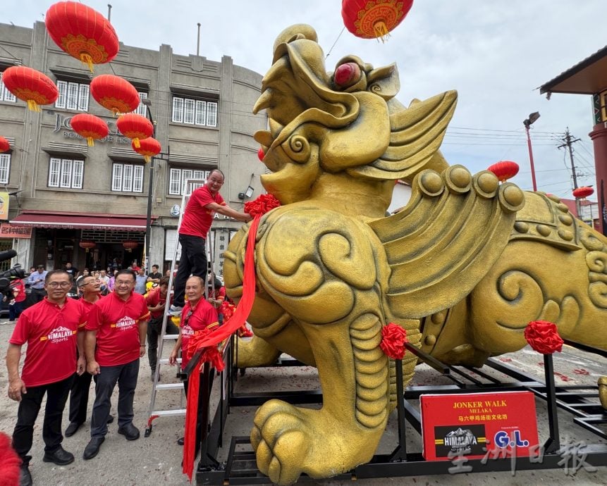 “发财貔貅”进驻·明日升空坐镇鸡场街