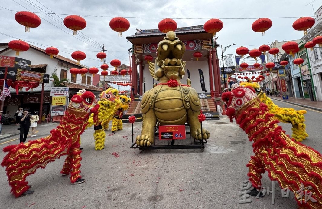 “发财貔貅”进驻·明日升空坐镇鸡场街