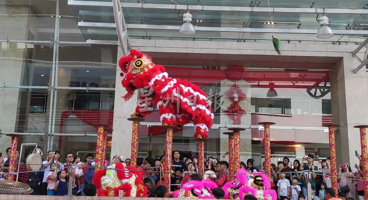 （古城封面主文）新年醒狮贺岁订单依旧，但场数减少