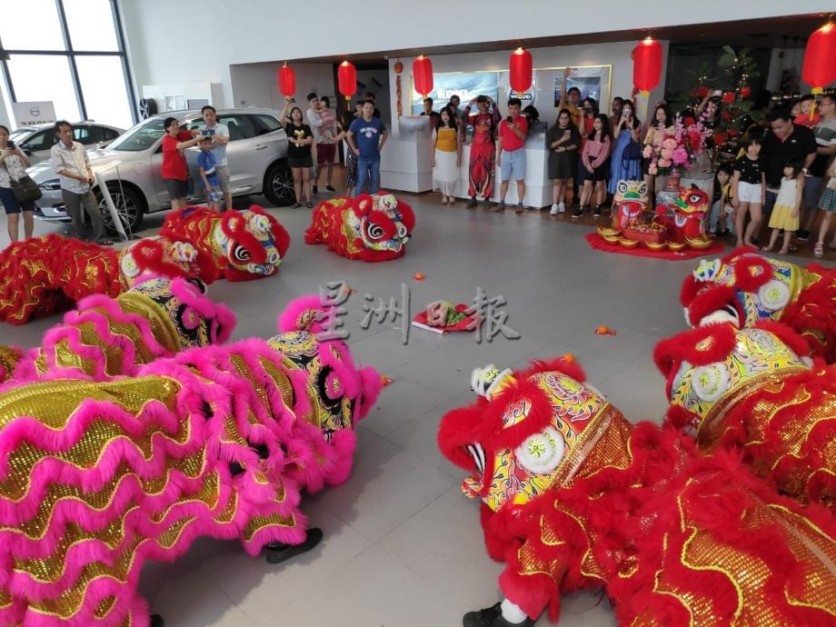 （古城封面主文）新年醒狮贺岁订单依旧，但场数减少