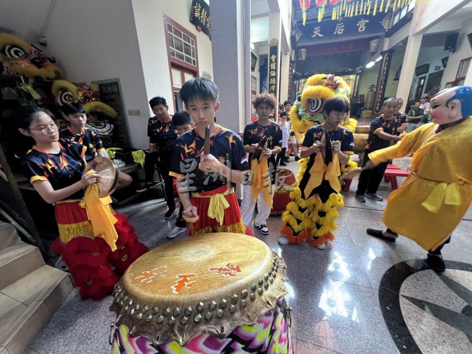 （古城封面主文）新年醒狮贺岁订单依旧，但场数减少