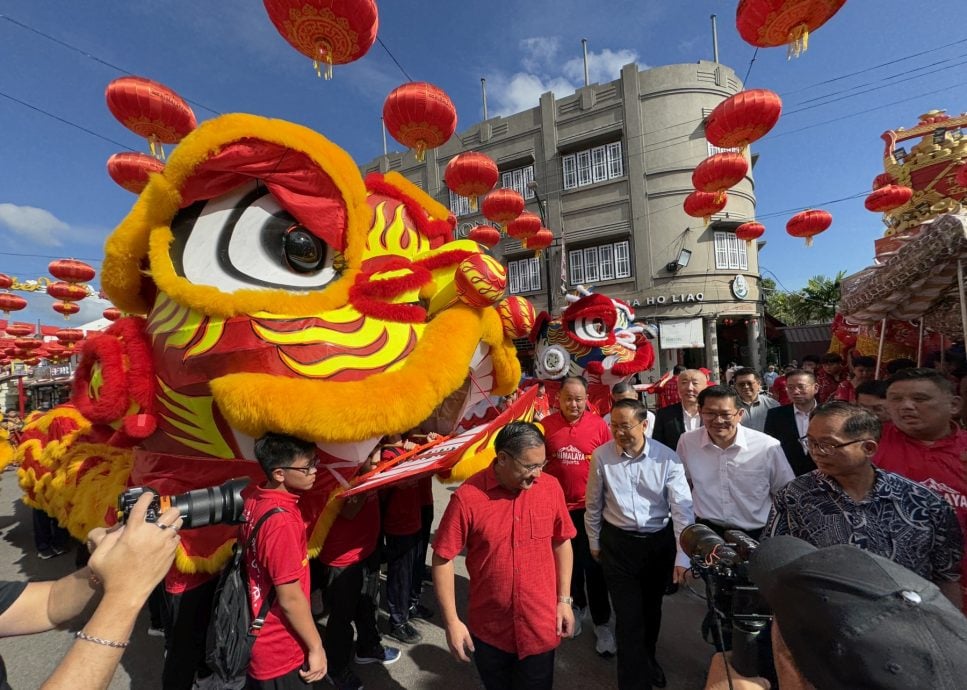 （古城封面主文）龙狮鼓乐热情迎中国贵宾·炒热新春气氛