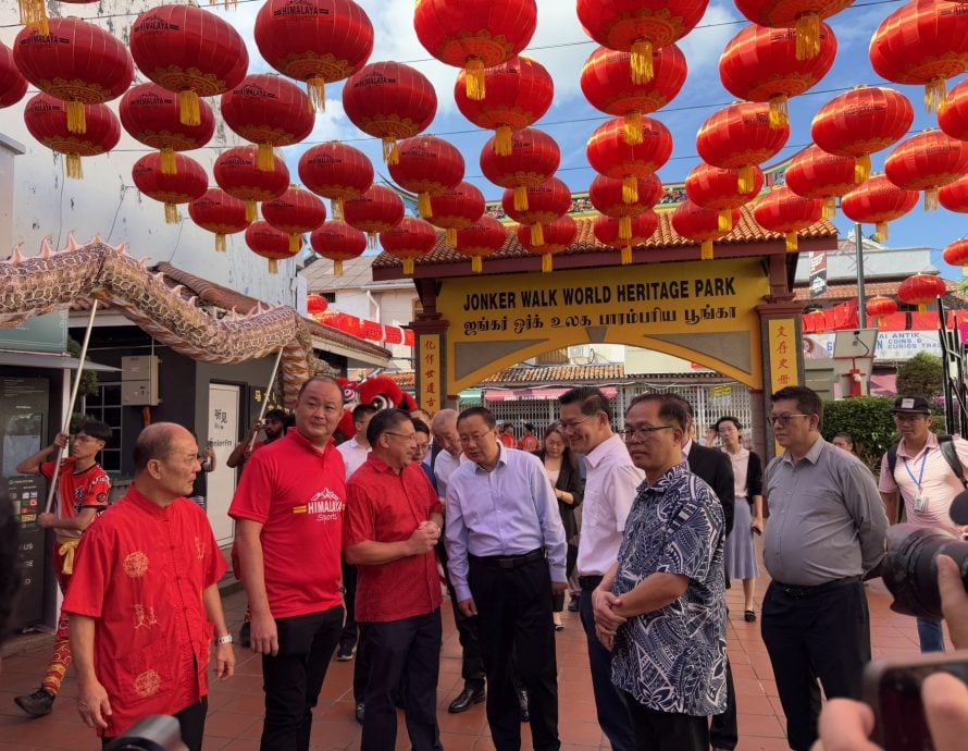 （古城封面主文）龙狮鼓乐热情迎中国贵宾·炒热新春气氛