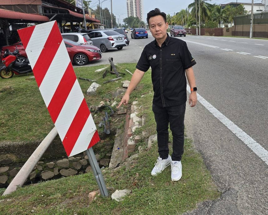 （古城版）二车道突变一车道 摩托车闪车不及撞沟 大吉里望小贩中心A前车祸频传