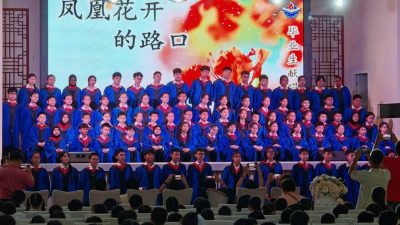 峇章小学毕业礼｜李金坡：年龄小难当重任   毕业生应续升中学