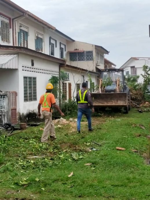 （古城版）甘榜拉班住宅区后巷堆积杂物