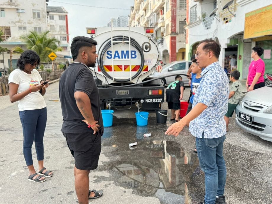 （古城第三版主文）距离水管爆裂200米再有积水及路面下沉 哥打区商民受促储水  料再次断水