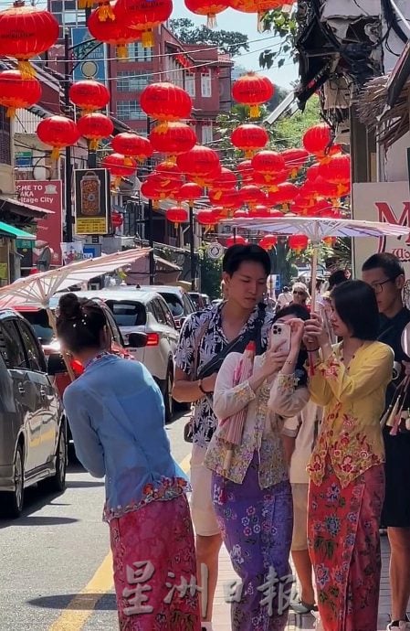 （古城第二版主文）【带你去找爱】：为大红灯笼付出的爱！