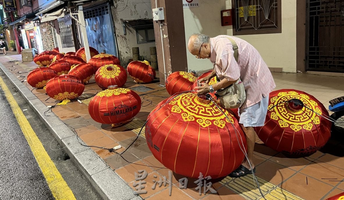 （古城第二版主文）【带你去找爱】：为大红灯笼付出的爱！