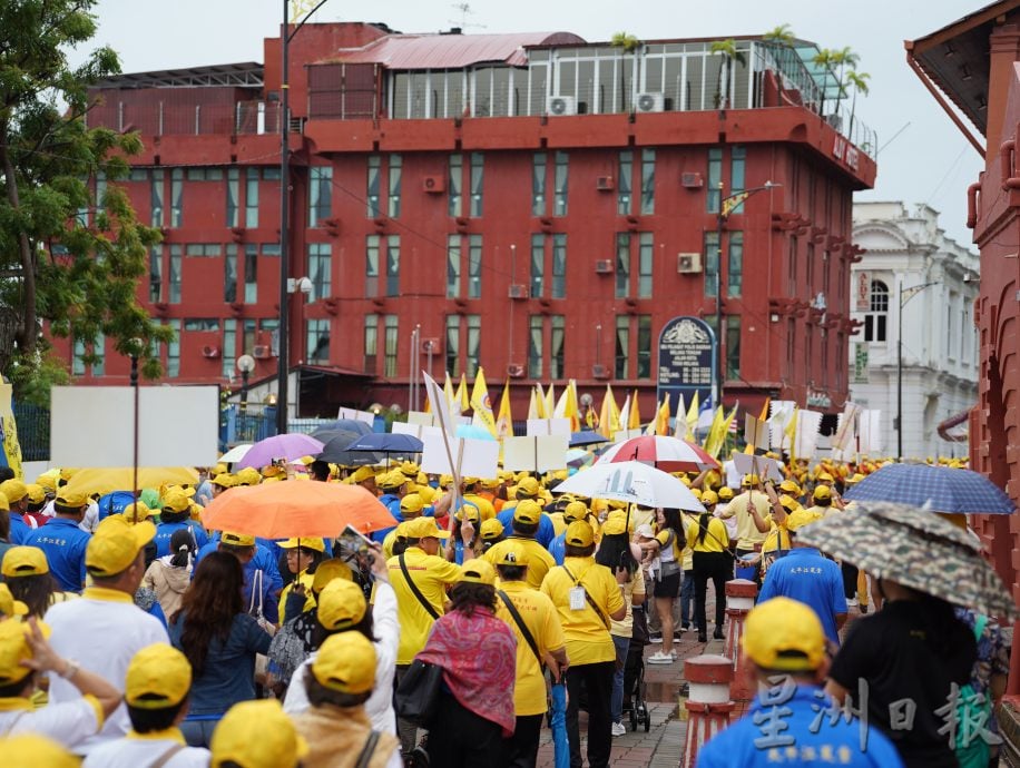 江夏堂黄氏宗祠踩街礼，1500人步行2.5公里