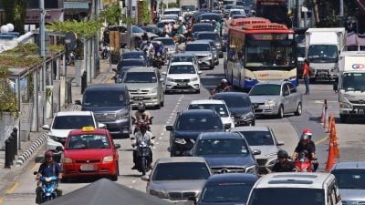 佳节期间120万车进槟岛 多地设检查站监督交通