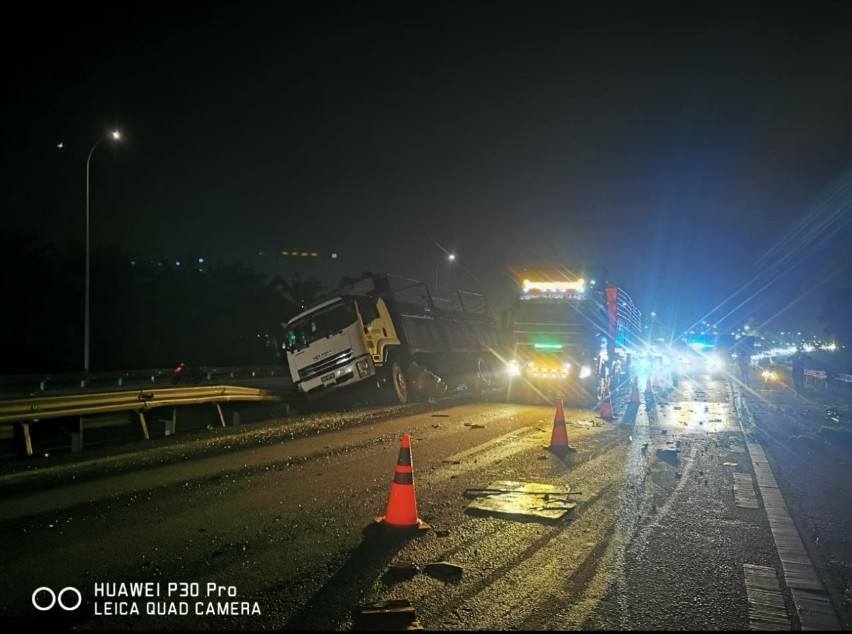 （大北马）双溪峇甲北上路段发生车祸 导致南北大道大塞车