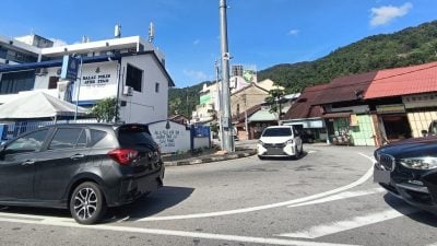 走右车道直通极乐寺   亚依淡巴刹区没封路