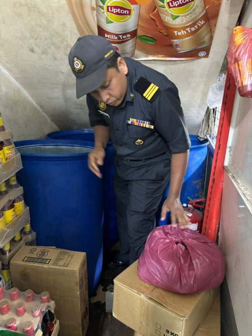 （大北马）杂货店业者拒卖津贴食用油。