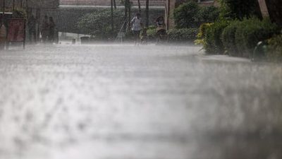 过去3天18趟飞狮城航班   因大雨转降临近机场