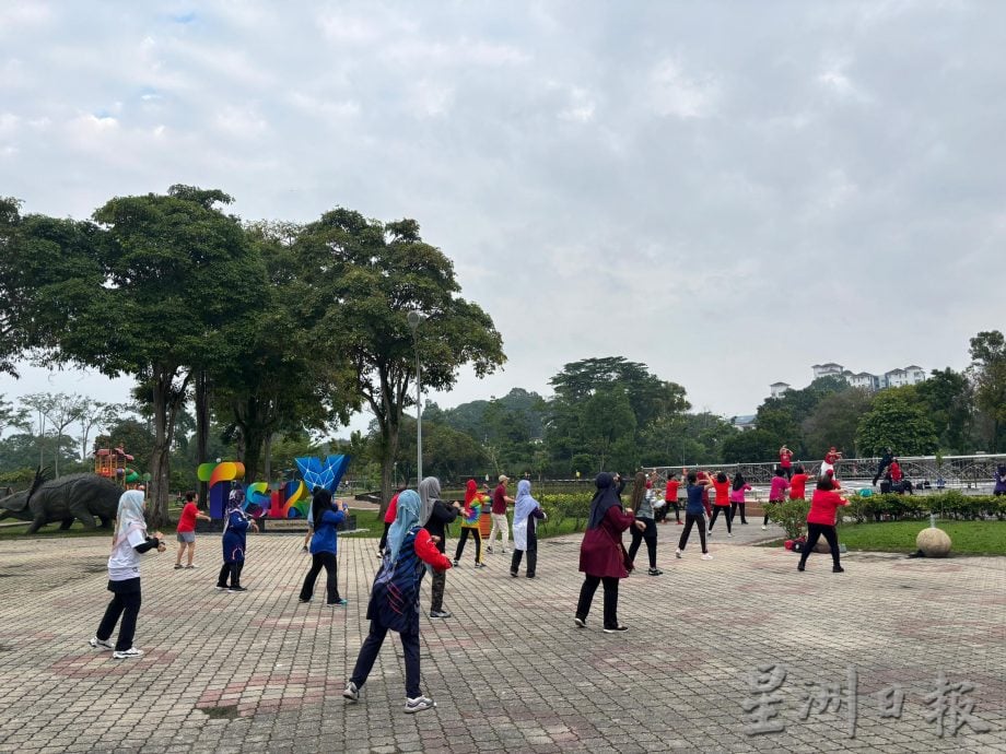 （已签发）柔：【民生特工队】​峇莲花湖停车场拟建礼堂  民众反对：我们要停车位