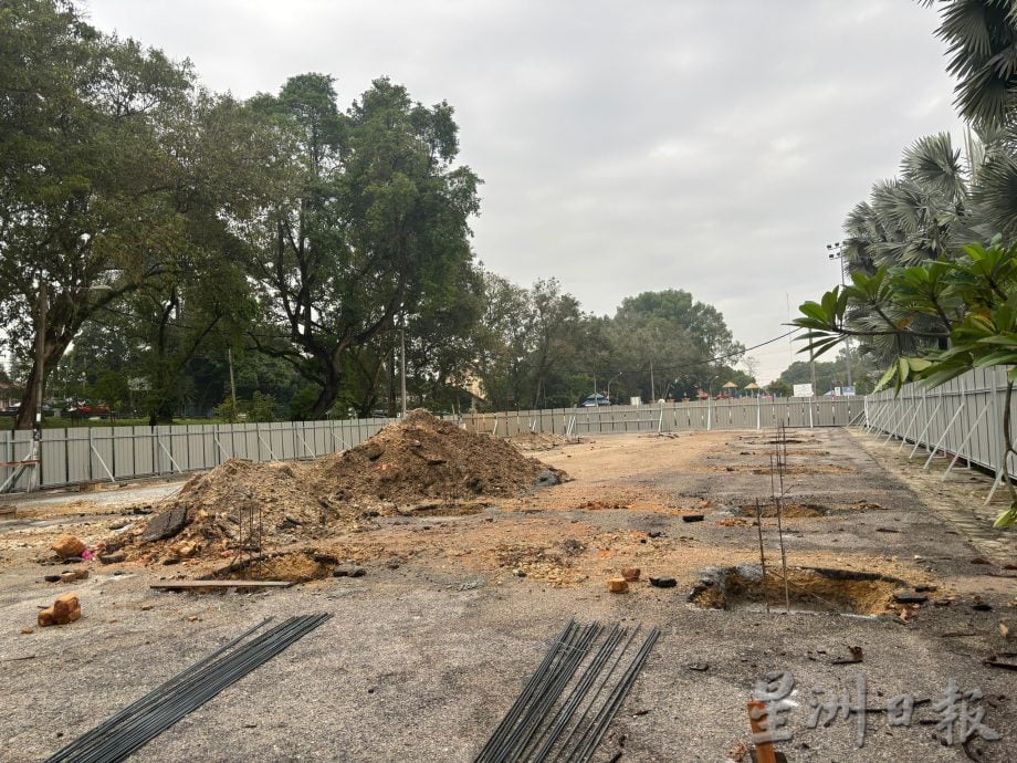 （已签发）柔：【民生特工队】​峇莲花湖停车场拟建礼堂  民众反对：我们要停车位